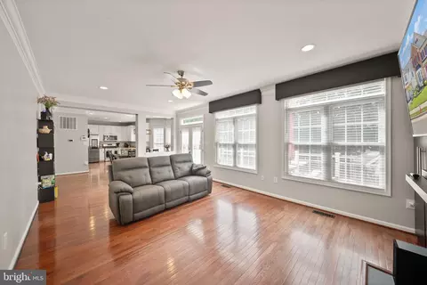 Living - 7705 Ridgepark Ct, Springfield, VA 22153 photo 5 of 5