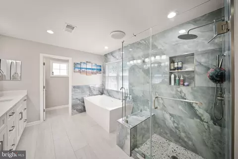 Bath - 7705 Ridgepark Ct, Springfield, VA 22153 photo 1 of 5