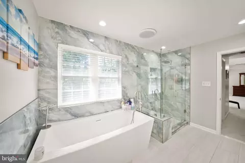 Bath - 7705 Ridgepark Ct, Springfield, VA 22153 photo 4 of 5