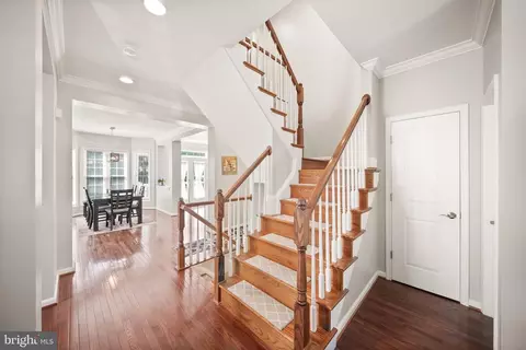 Entry Way - 7705 Ridgepark Ct, Springfield, VA 22153 photo 5 of 11