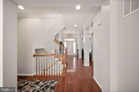 Entry Way - 7705 Ridgepark Ct, Springfield, VA 22153 photo 4 of 11