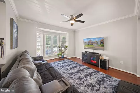 Living - 7705 Ridgepark Ct, Springfield, VA 22153 photo 1 of 5