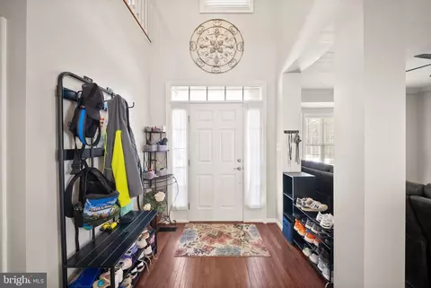 Entry Way - 7705 Ridgepark Ct, Springfield, VA 22153 photo 2 of 11