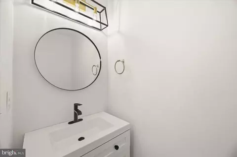 Bath - 7928 Gambrill Ct, Springfield, VA 22153 photo 1 of 3