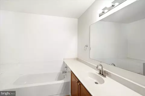Bath - 7928 Gambrill Ct, Springfield, VA 22153 photo 3 of 3