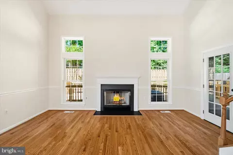 Living - 7928 Gambrill Ct, Springfield, VA 22153 photo 2 of 3