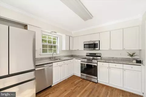 Kitchen - 7928 Gambrill Ct, Springfield, VA 22153 photo 2 of 3