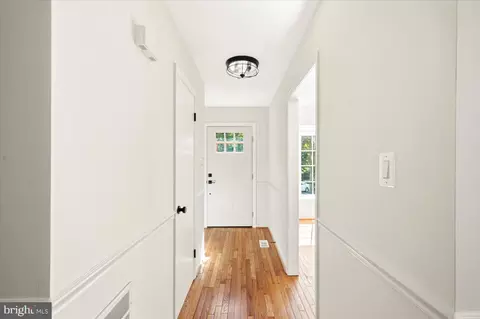 Entry Way - 7928 Gambrill Ct, Springfield, VA 22153 photo 1 of 2
