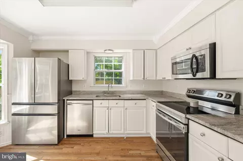 Kitchen - 7928 Gambrill Ct, Springfield, VA 22153 photo 3 of 3