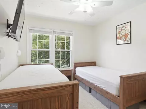 Bedroom - 8892 Eagle Rock Ln, Springfield, VA 22153 photo 4 of 5