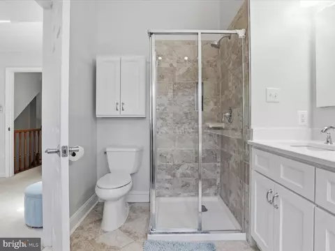 Bath - 8892 Eagle Rock Ln, Springfield, VA 22153 photo 2 of 5
