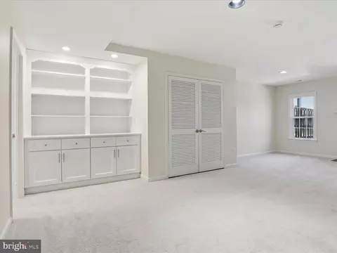 Living - 8892 Eagle Rock Ln, Springfield, VA 22153 photo 2 of 2