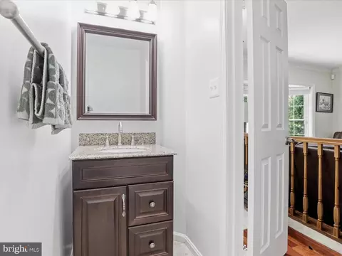 Entry Way - 8892 Eagle Rock Ln, Springfield, VA 22153 photo 2 of 3