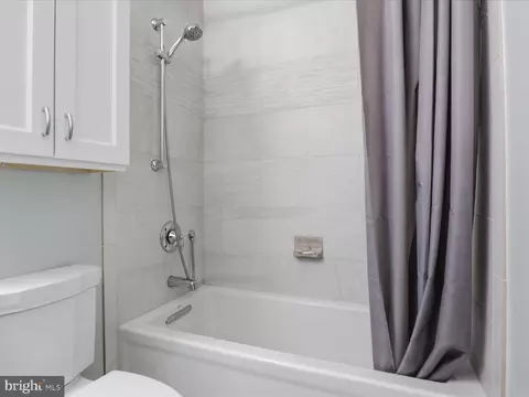Bath - 8892 Eagle Rock Ln, Springfield, VA 22153 photo 5 of 5