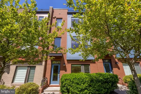 8331 Looking Glass Way, Fairfax, VA 22031