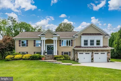 816 Constellation Dr, Great Falls, VA 22066