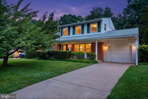 8319 W Boulevard Dr, Alexandria, VA 22308