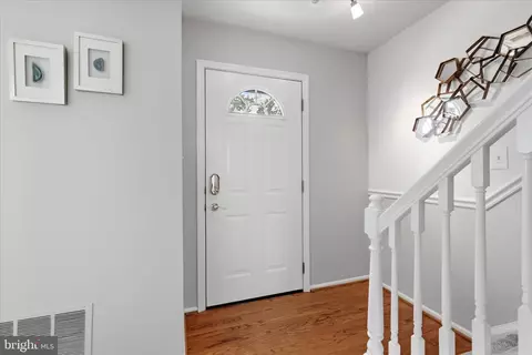 Entry Way - 5446 Lighthouse Ln, Burke, VA 22015 photo 5 of 5