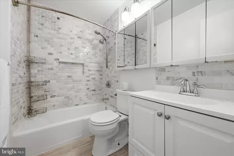 Bath - 5446 Lighthouse Ln, Burke, VA 22015 photo 2 of 4