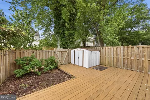 Exterior - 5446 Lighthouse Ln, Burke, VA 22015 photo 3 of 4