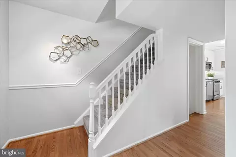 Entry Way - 5446 Lighthouse Ln, Burke, VA 22015 photo 2 of 5