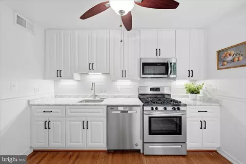 Kitchen - 5446 Lighthouse Ln, Burke, VA 22015 photo 1 of 4