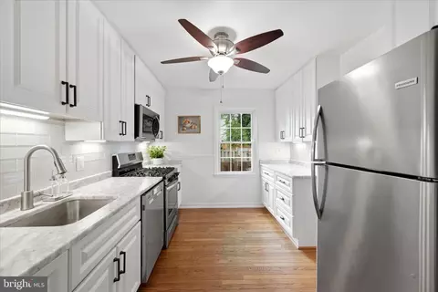 Kitchen - 5446 Lighthouse Ln, Burke, VA 22015 photo 3 of 4