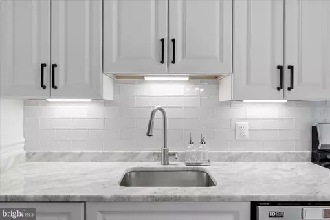 Kitchen - 5446 Lighthouse Ln, Burke, VA 22015 photo 4 of 4