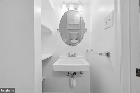 Bath - 5446 Lighthouse Ln, Burke, VA 22015 photo 4 of 4