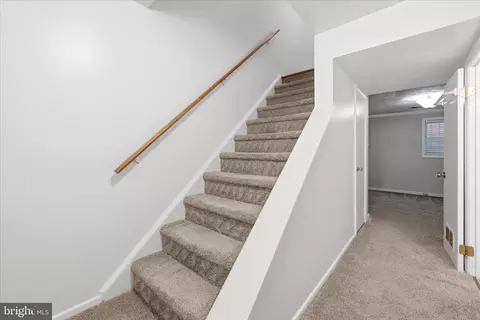 Entry Way - 5446 Lighthouse Ln, Burke, VA 22015 photo 3 of 5