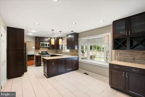 7142 Red Horse Tavern Ln, Springfield, VA 22153