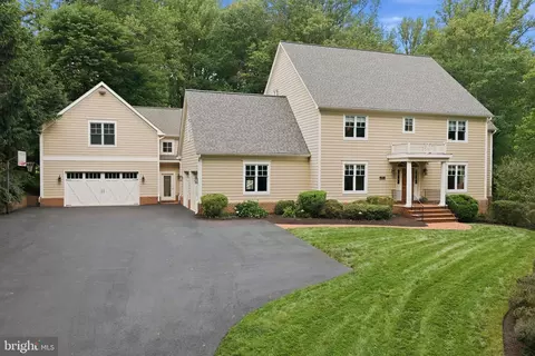 2608 Hunter Mill Rd, Oakton, VA 22124