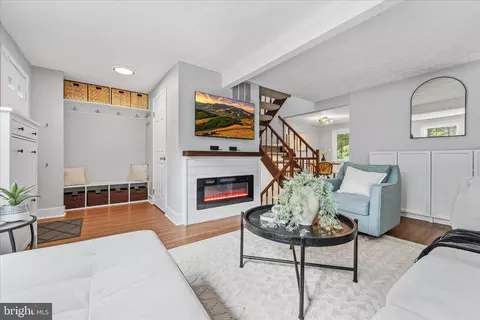8256 Burning Forest Ct, Springfield, VA 22153