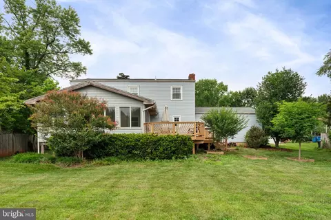 Exterior - 4084 Braxton Rd, Chantilly, VA 20151 photo 6 of 9