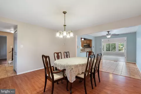 Dining - 4084 Braxton Rd, Chantilly, VA 20151 photo 2 of 4