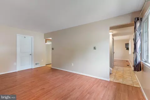 Entry Way - 4084 Braxton Rd, Chantilly, VA 20151 photo 2 of 4