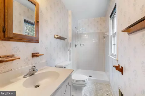 Bath - 4084 Braxton Rd, Chantilly, VA 20151 photo 1 of 3