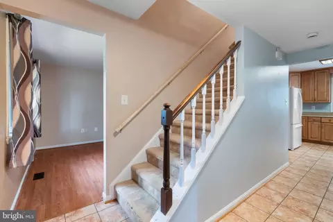 Entry Way - 4084 Braxton Rd, Chantilly, VA 20151 photo 3 of 4