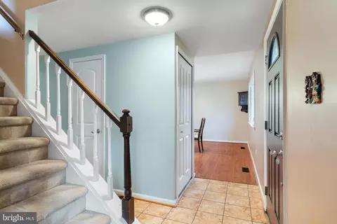 Entry Way - 4084 Braxton Rd, Chantilly, VA 20151 photo 4 of 4