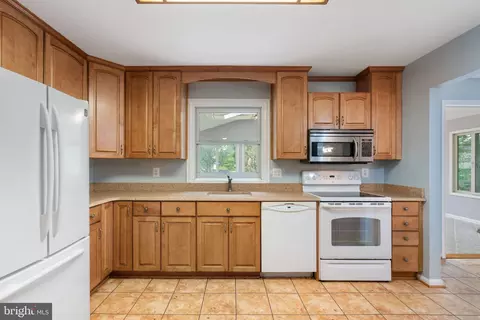 Kitchen - 4084 Braxton Rd, Chantilly, VA 20151 photo 1 of 4