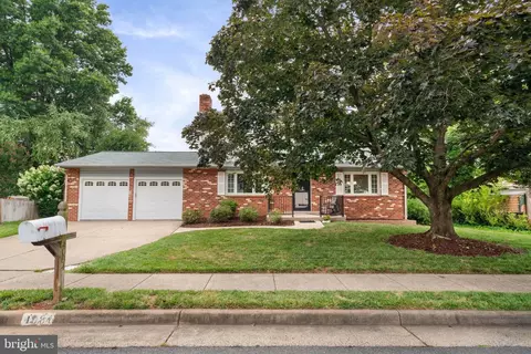 Exterior - 4084 Braxton Rd, Chantilly, VA 20151 photo 9 of 9