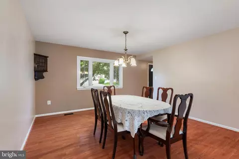 Dining - 4084 Braxton Rd, Chantilly, VA 20151 photo 4 of 4