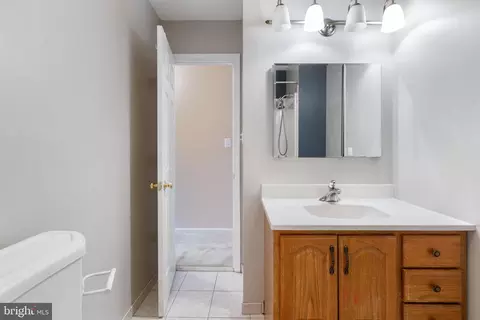 Bath - 4084 Braxton Rd, Chantilly, VA 20151 photo 3 of 3