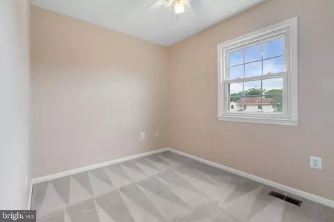 Bedroom - 4084 Braxton Rd, Chantilly, VA 20151 photo 2 of 3