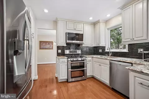 Kitchen - 9739 Ironmaster Dr, Burke, VA 22015 photo 2 of 3