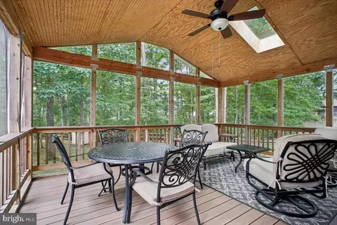 Exterior - 9739 Ironmaster Dr, Burke, VA 22015 photo 4 of 15