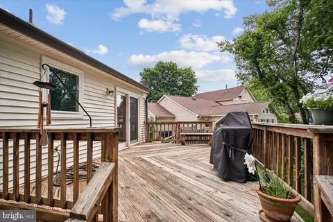 Exterior - 9739 Ironmaster Dr, Burke, VA 22015 photo 9 of 15