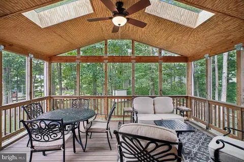 Exterior - 9739 Ironmaster Dr, Burke, VA 22015 photo 3 of 15