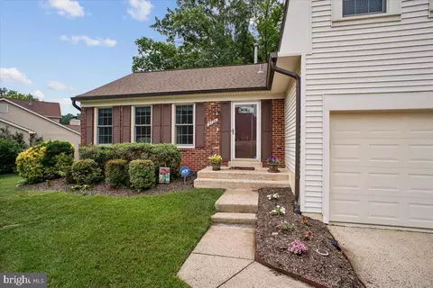 Exterior - 9739 Ironmaster Dr, Burke, VA 22015 photo 2 of 15