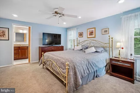 Bedroom - 9739 Ironmaster Dr, Burke, VA 22015 photo 4 of 6